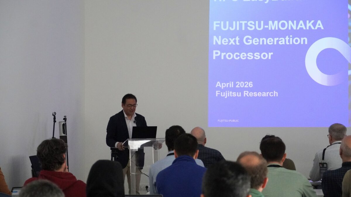 Orador da Fujitsu a apresentar uma palestra sobre “FUJITSU-MONAKA Next Generation Processor” para o público de uma conferência técnica.
